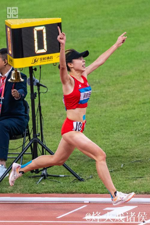 河南队选手梁田田十五运会女子10000米决赛夺金 河南队选手梁田田十五运会女子10000米决赛夺金